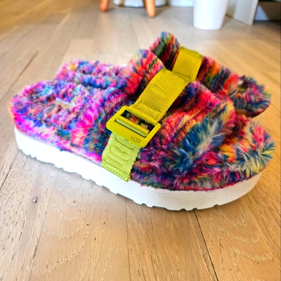 SPECTACULAR UGG FLUFFITA PIXELATE SLIDE/SLIPPER size 8.5-9 - Picture 2 of 8